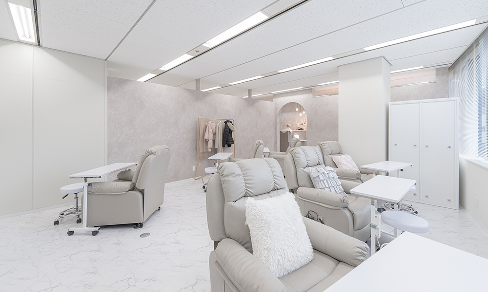 【未経験参入でも 8ヶ月で 2店舗目を出店】本部サポートに支えていただい ています